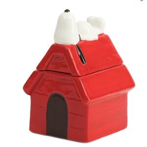 NEW Snoopy Doghouse Cookie/ snack Jar